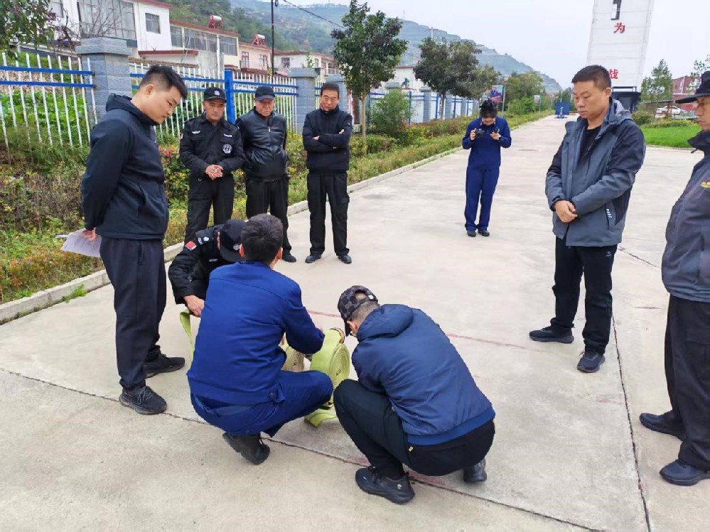 藍(lán)盾保安公司組織保安人員參加經(jīng)開(kāi)區(qū)消防隊(duì)消防水帶實(shí)操基礎(chǔ)培訓(xùn)